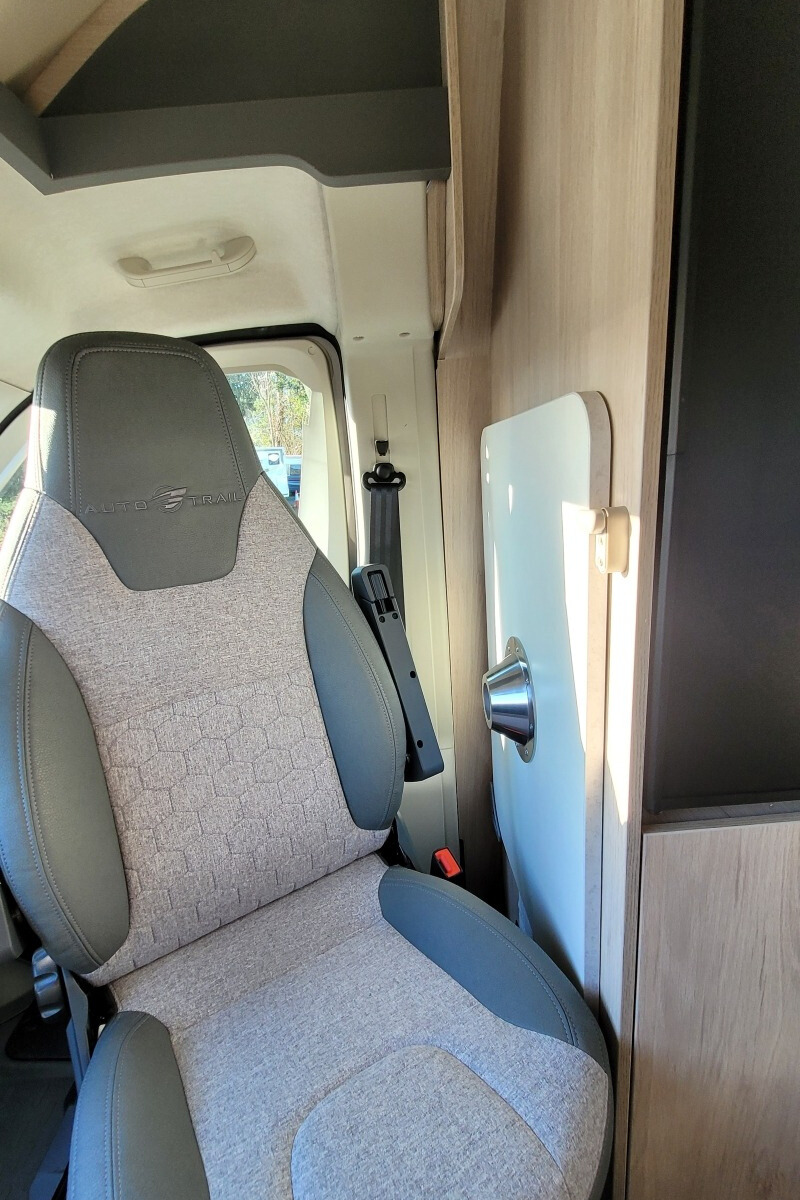 76F43A 12 Autotrail Expedition54 SG056404