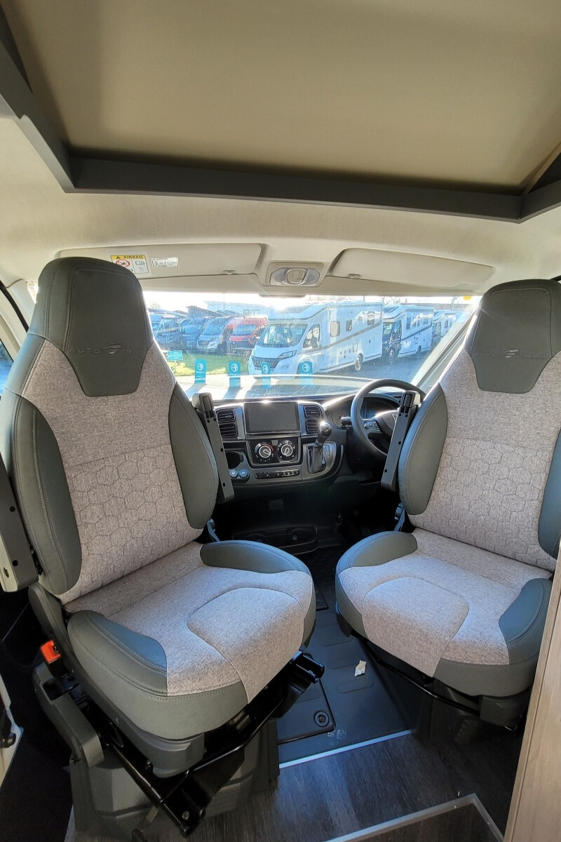76F43A 13 Autotrail Expedition54 SG056404