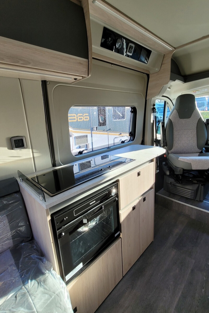 76F43A 15 Autotrail Expedition54 SG056404