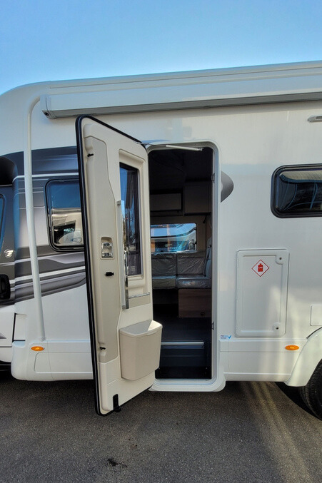 77A526 08 Autotrail Imala736G SMC21447