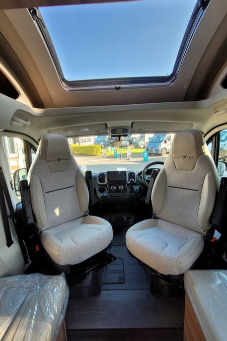 77A526 11 Autotrail Imala736G SMC21447