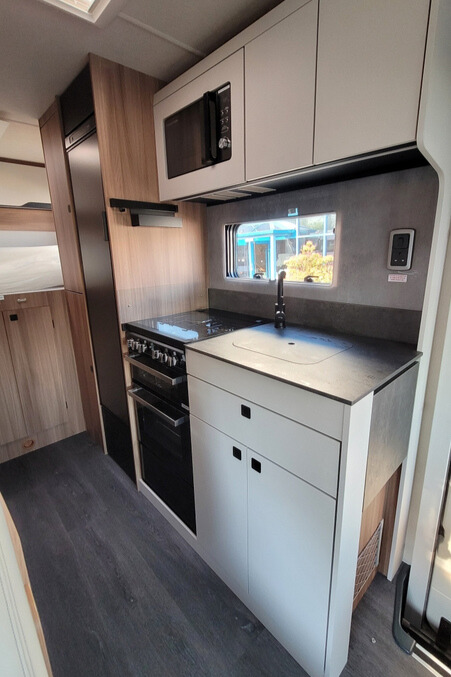 77A526 18 Autotrail Imala736G SMC21447
