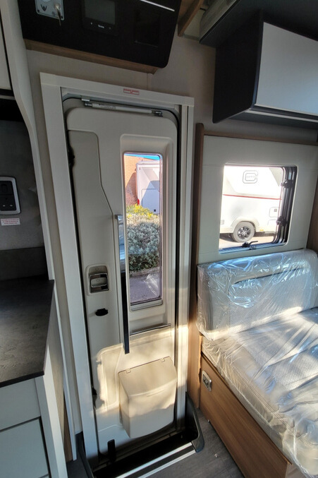 77A526 31 Autotrail Imala736G SMC21447