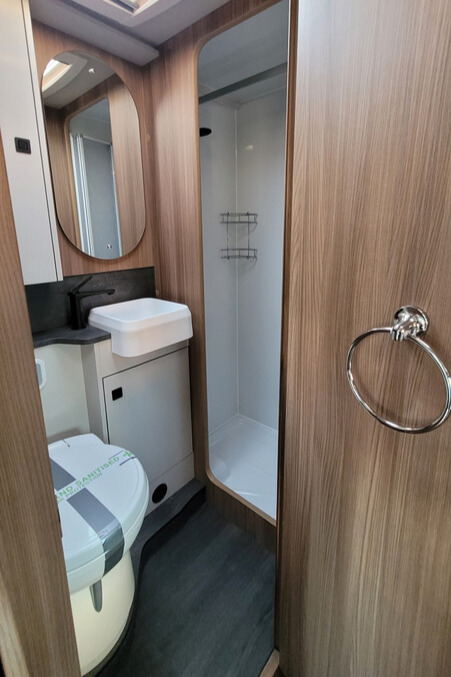 77A526 32 Autotrail Imala736G SMC21447