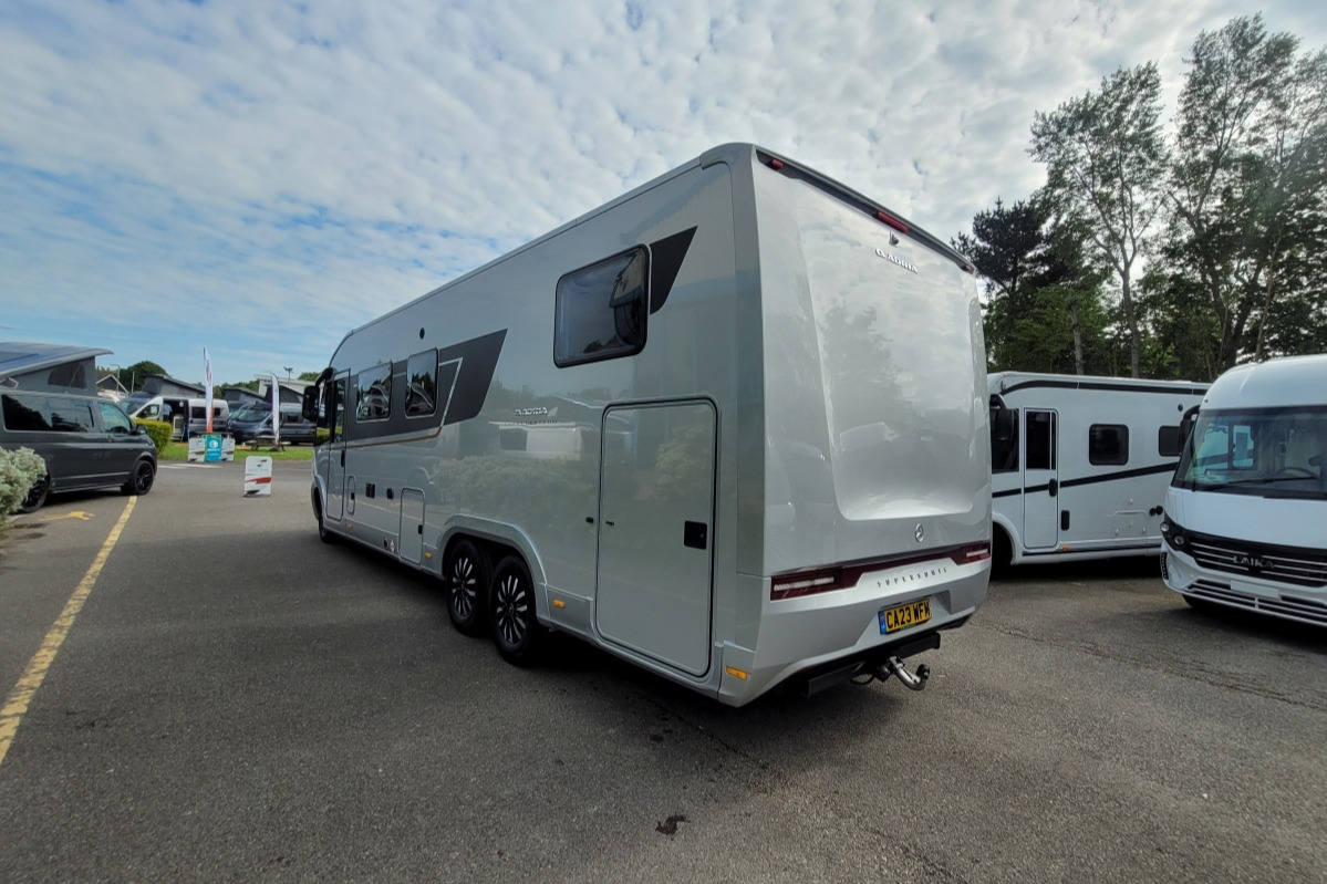 780F46 04 Adria Supersonic 890LL CA23WFM