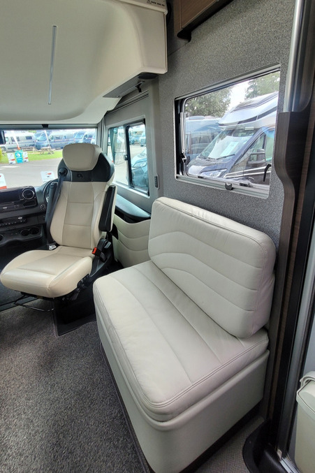 780F46 11 Adria Supersonic 890LL CA23WFM