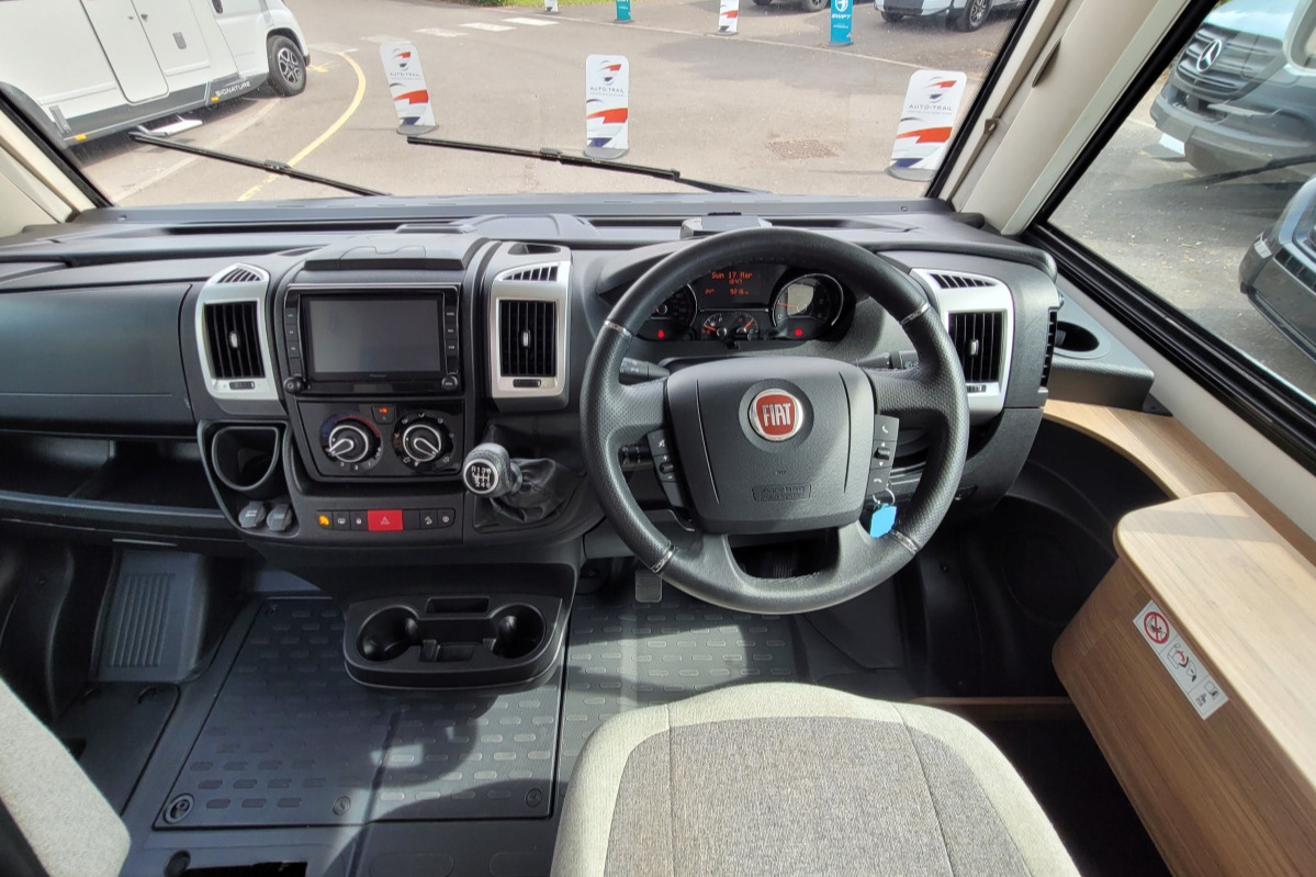 785596 07 Knaus LiveI900LEG WJ71YMV
