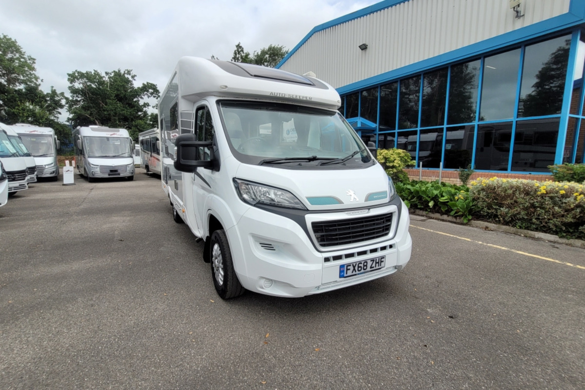 7865DA 01 Autosleeper BroadwayEB FX68ZHF
