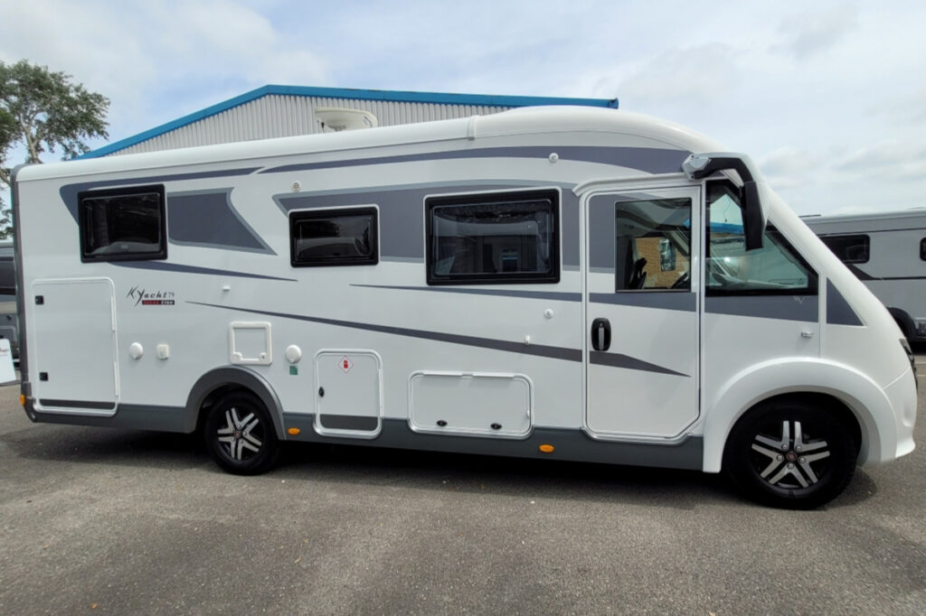 7866B6 02 Mobilvetta KYacht79 NG70VBE