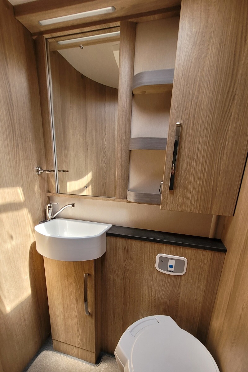 72C7E6 36 Autotrail Delaware WJ24VGM