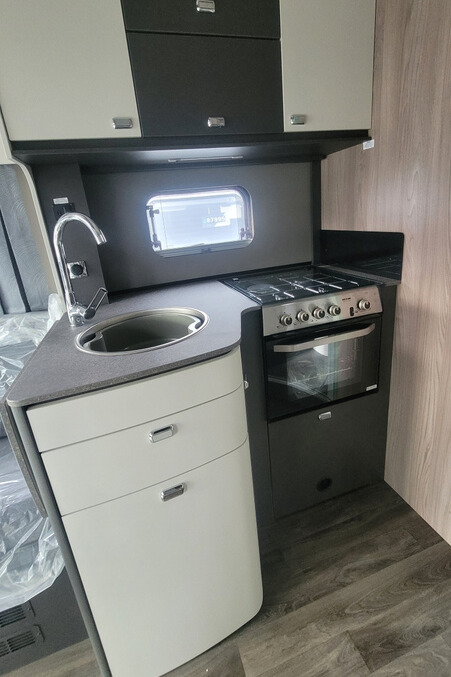 75D3DE 24 Swift Voyager540 RDSC43666