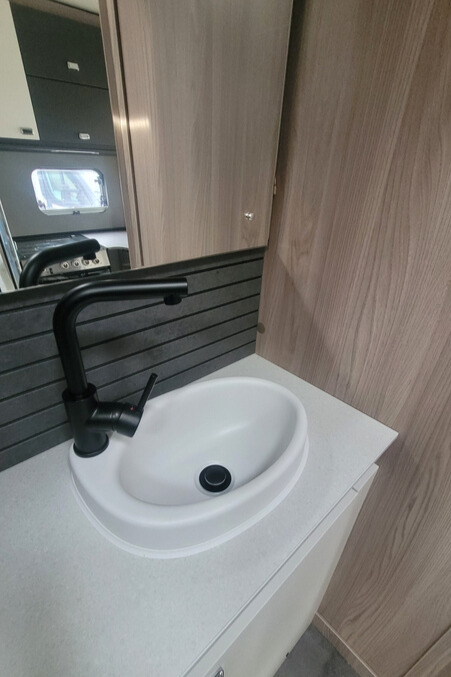 75D3DE 28 Swift Voyager540 RDSC43666