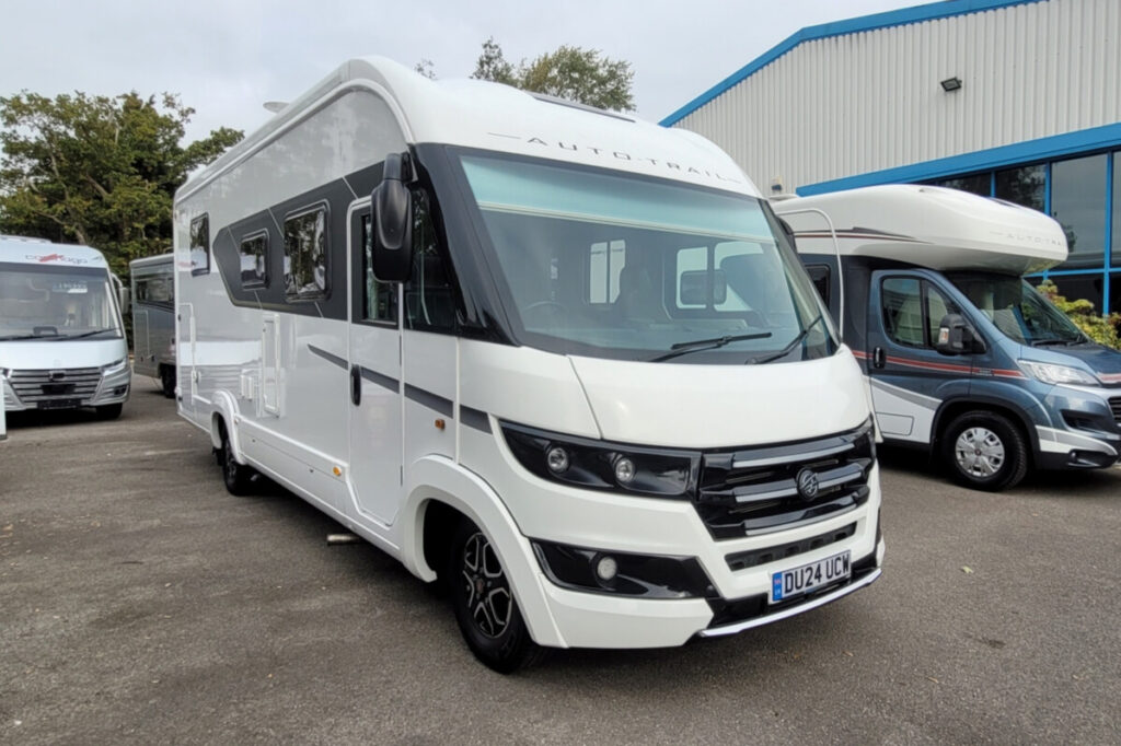 75EAEE_01-Autotrail-GF80-DU24UCW.jpg