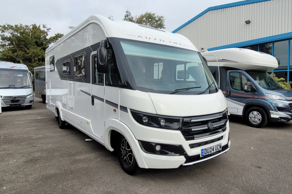 75EAEE 01 Autotrail GF80 DU24UCW