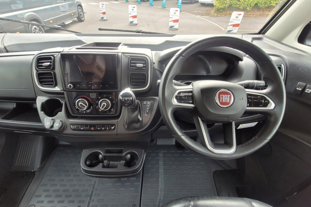75EAEE 08 Autotrail GF80 DU24UCW