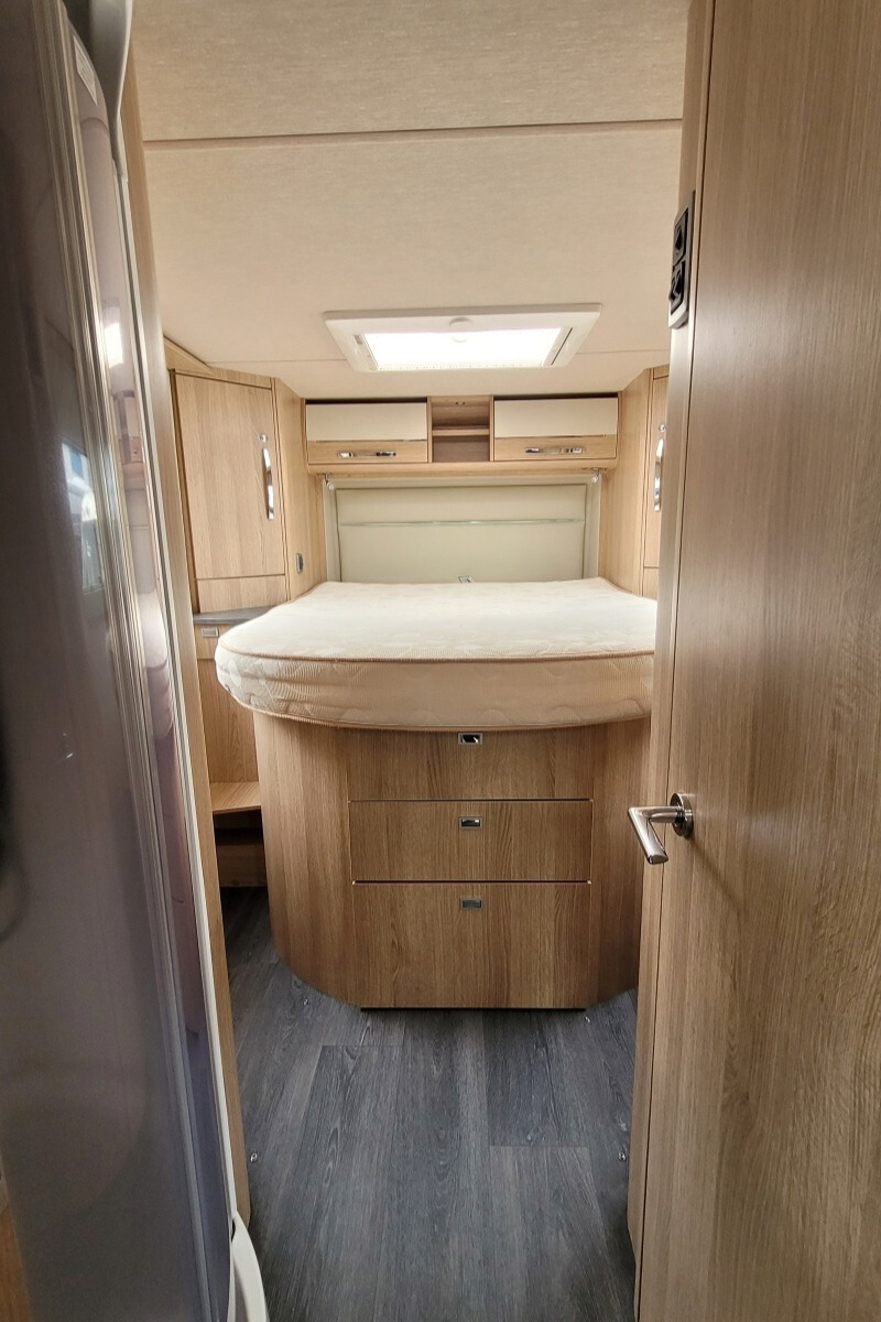75EAEE 24 Autotrail GF80 DU24UCW