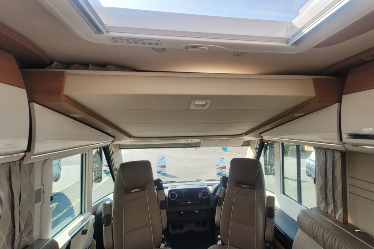768406 12 Carthago Chic C Line I5.0QBL ET22MKK