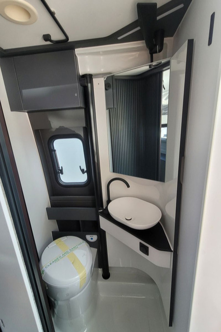 7701F6 28 Adria TwinSupreme 640SGX TMD11749