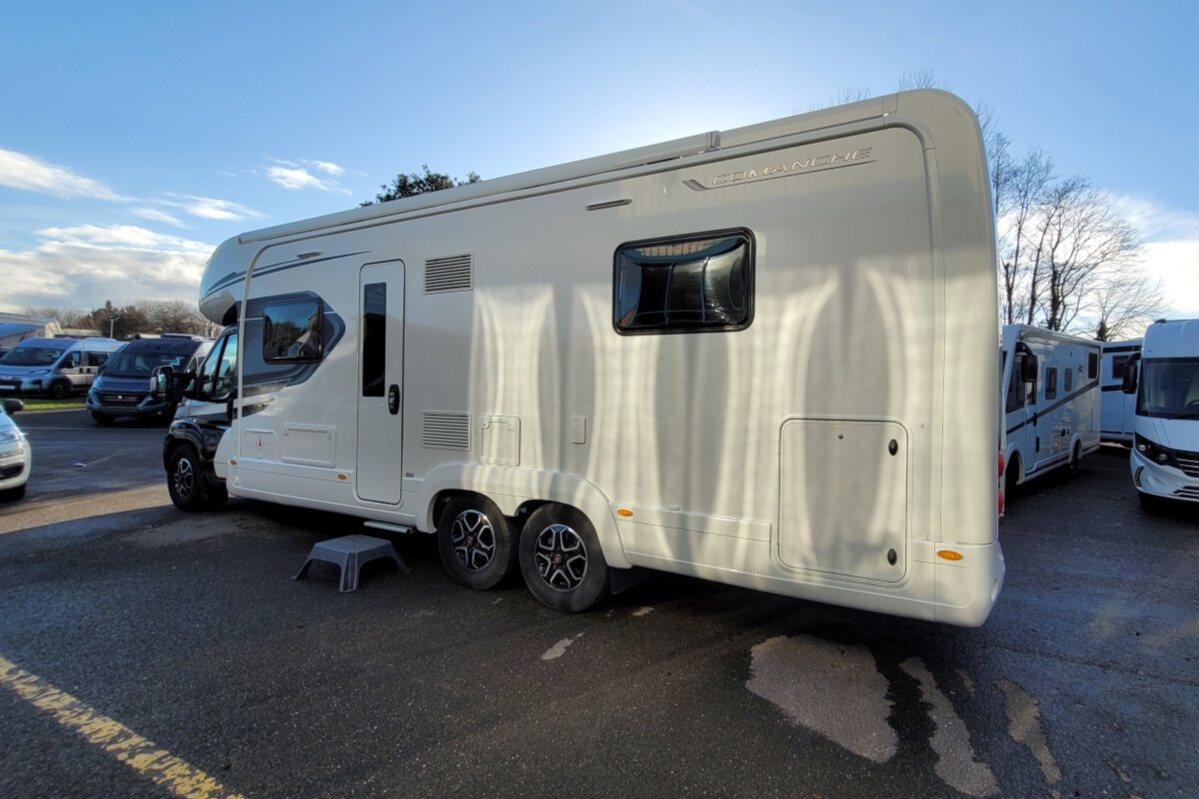 77082A 06 Autotrail Comanche WG25MFP