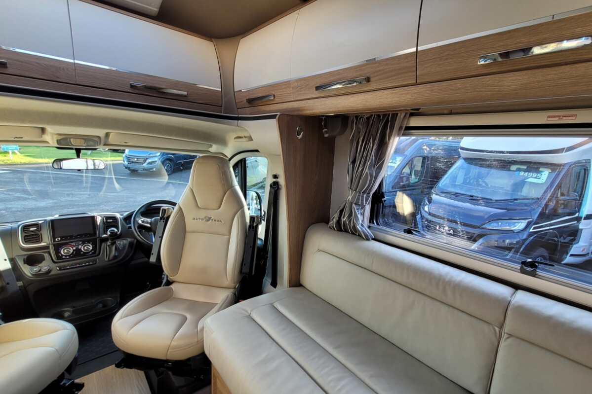 77082A 11 Autotrail Comanche WG25MFP