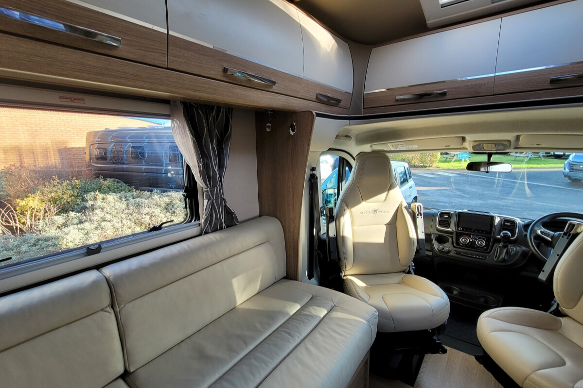 77082A 12 Autotrail Comanche WG25MFP
