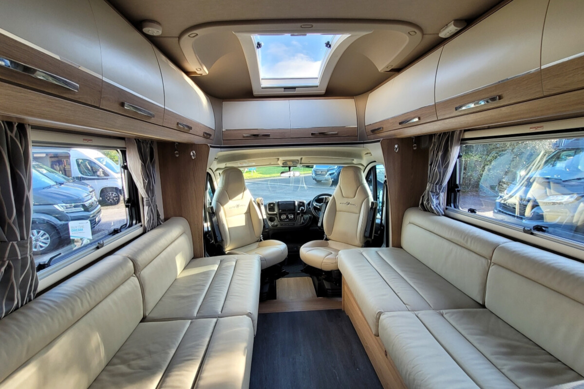 77082A 13 Autotrail Comanche WG25MFP