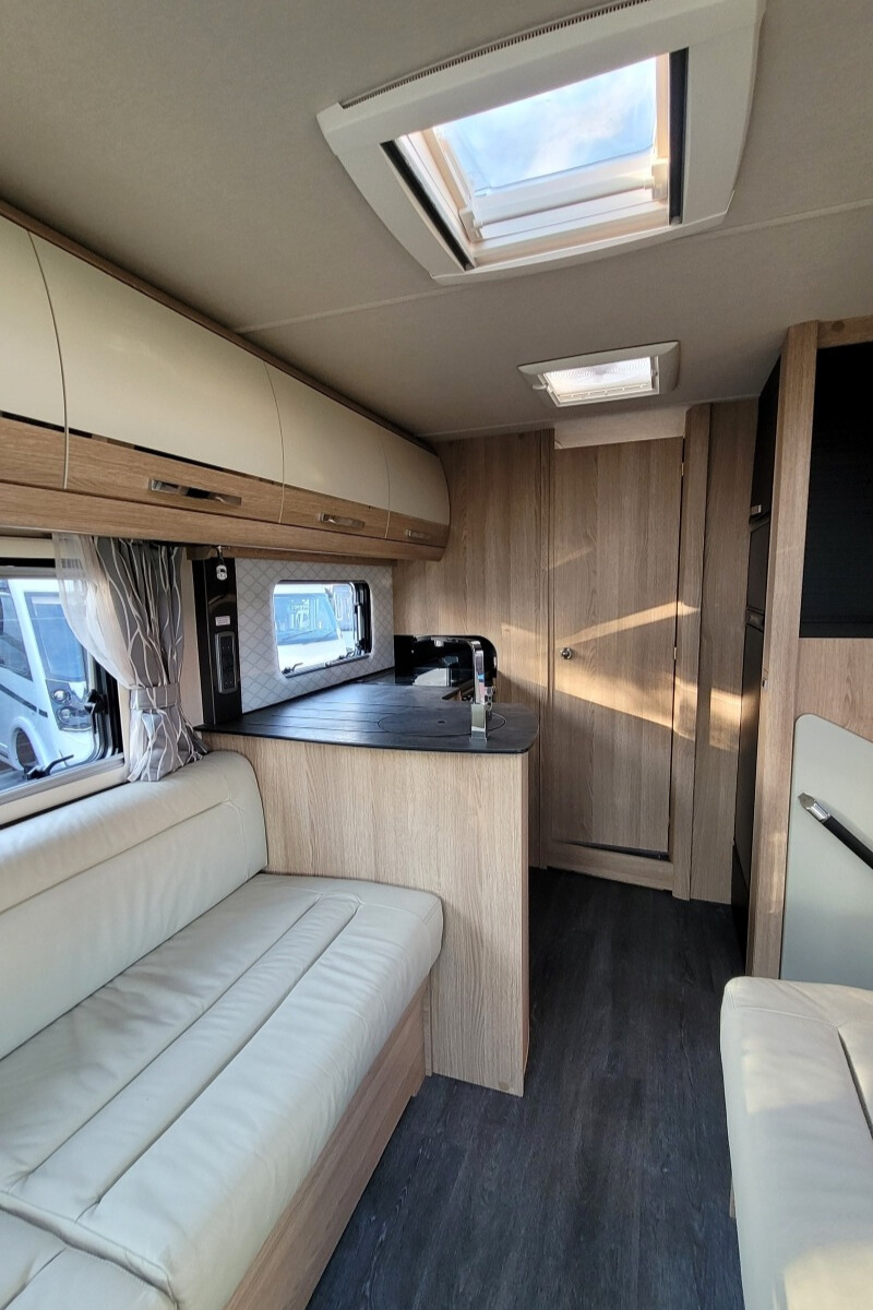 77082A 15 Autotrail Comanche WG25MFP