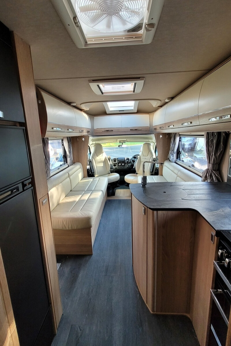 77082A 16 Autotrail Comanche WG25MFP