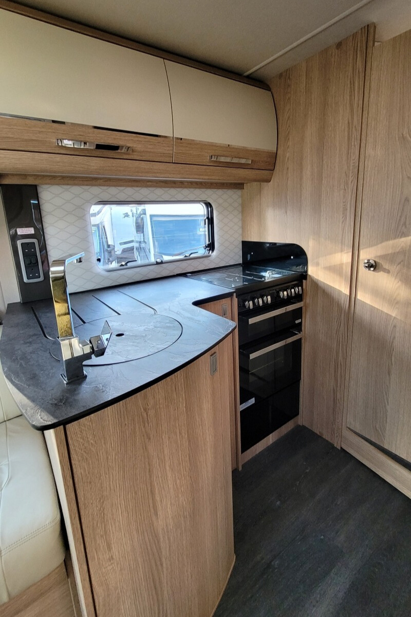 77082A 17 Autotrail Comanche WG25MFP