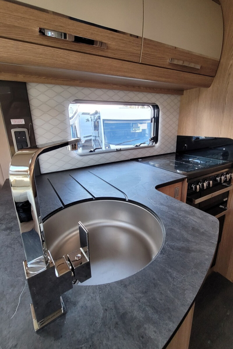 77082A 18 Autotrail Comanche WG25MFP