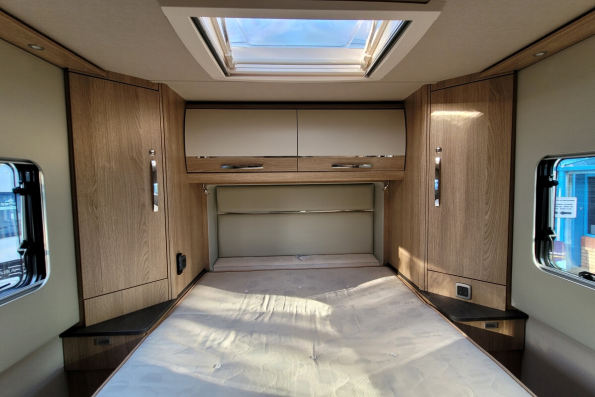 77082A 24 Autotrail Comanche WG25MFP