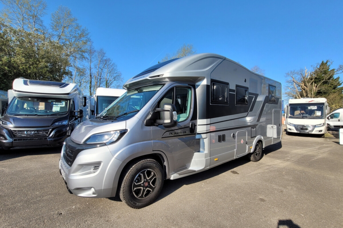 776B5A 05 Adria MatrixSupreme670DL WD24XRR