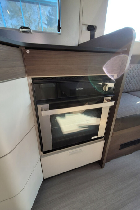 776B5A 17 Adria MatrixSupreme670DL WD24XRR