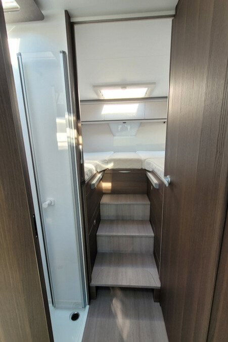 776B5A 19 Adria MatrixSupreme670DL WD24XRR