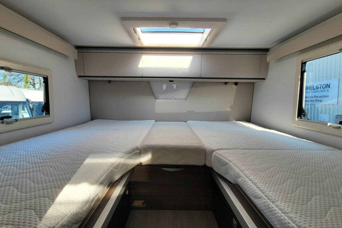 776B5A 20 Adria MatrixSupreme670DL WD24XRR