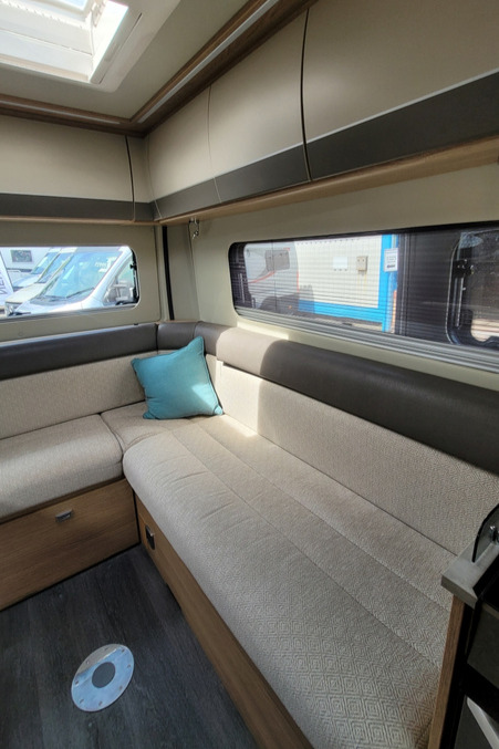 78367A 17 Autotrail V Line 635Sport WL24ASV