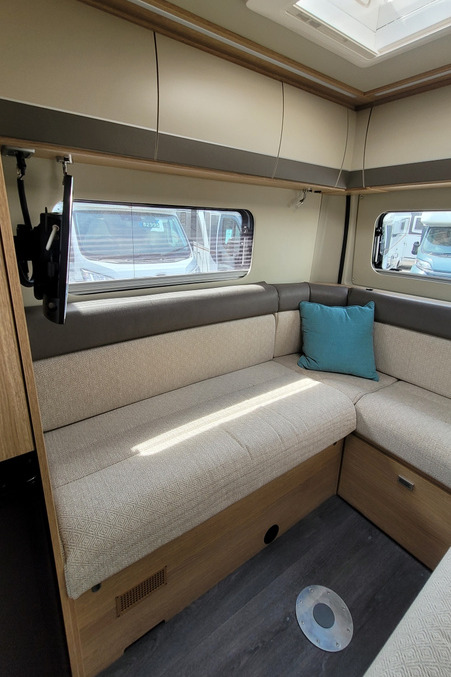 78367A 18 Autotrail V Line 635Sport WL24ASV