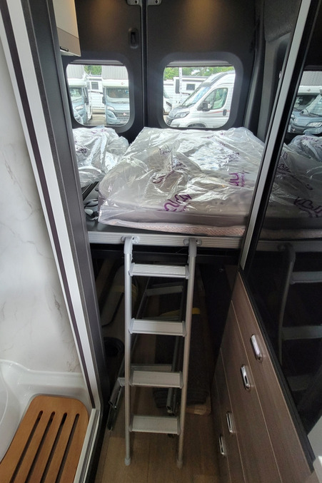 784C76 19 Swift TrekkerX WP75DGV
