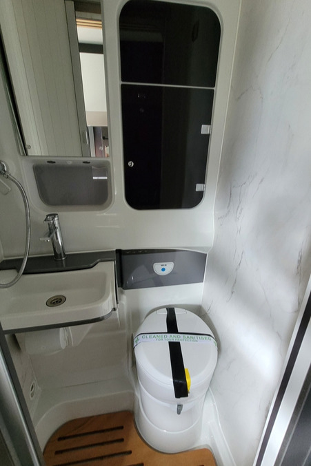 784C76 23 Swift TrekkerX WP75DGV