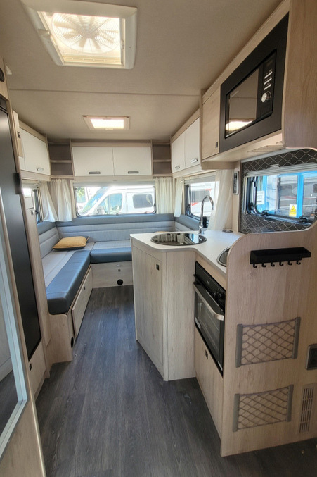 78556E 18 Autotrail F68 FN74XRO