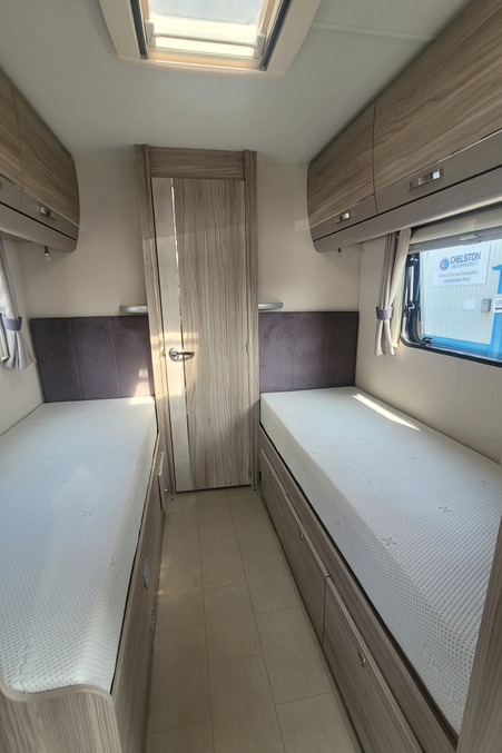 786652 23 Elddis Magnum185 VU74WOR