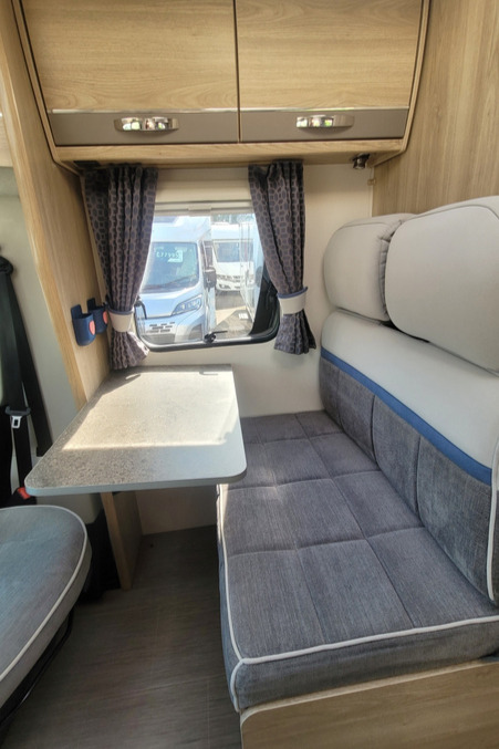 7872B6 11 Elddis Envy135 HX68BBF