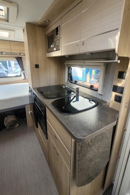 7872B6 12 Elddis Envy135 HX68BBF