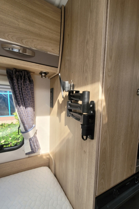7872B6 25 Elddis Envy135 HX68BBF