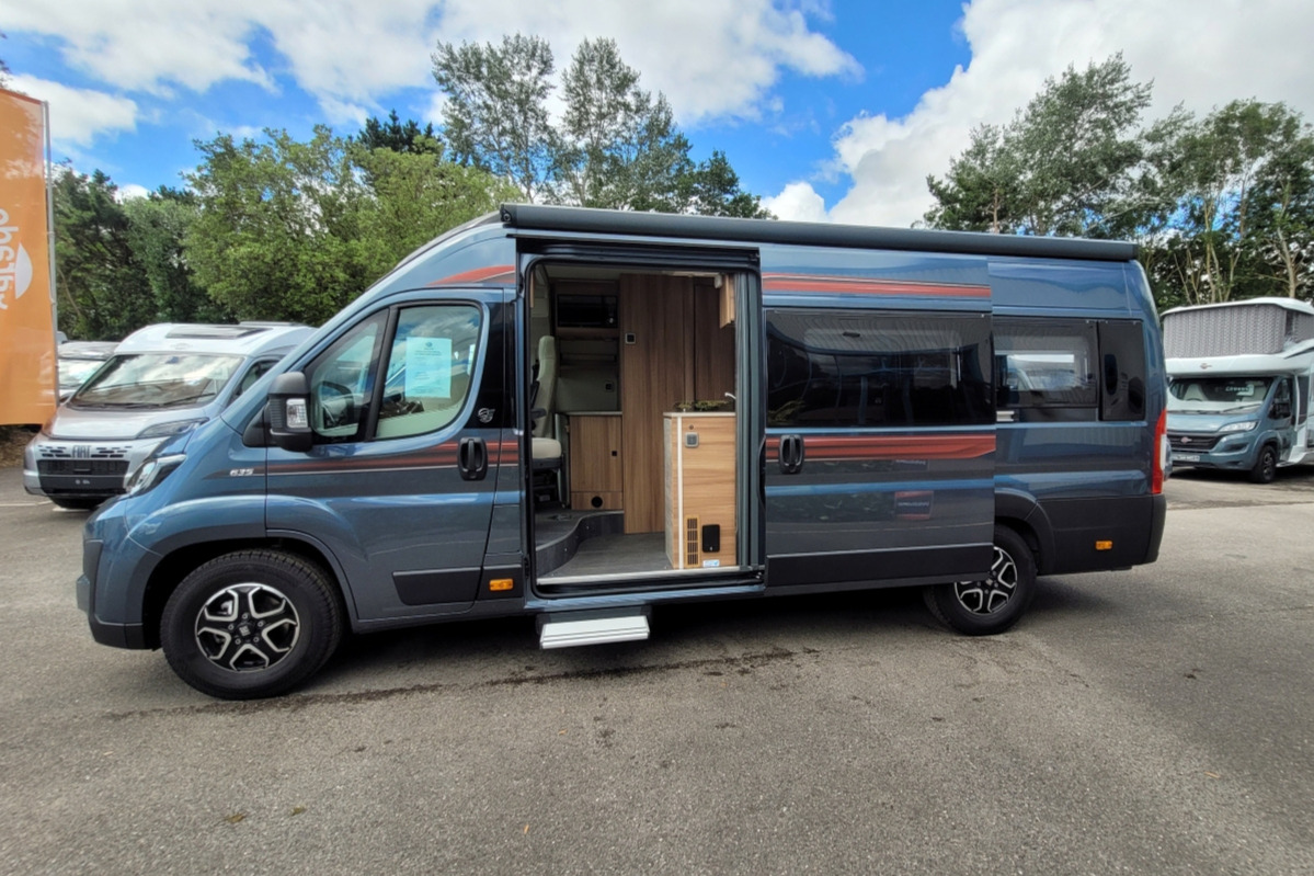 788DFE 05 Autotrail V Line 635Sport WF26MYW