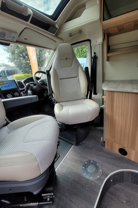 788DFE 09 Autotrail V Line 635Sport WF26MYW