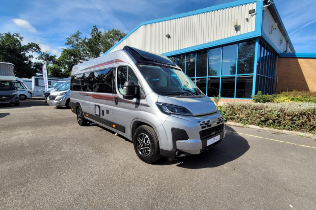 78AA2A_01-Autotrail-V-Line-635Sport-TG038816.jpg