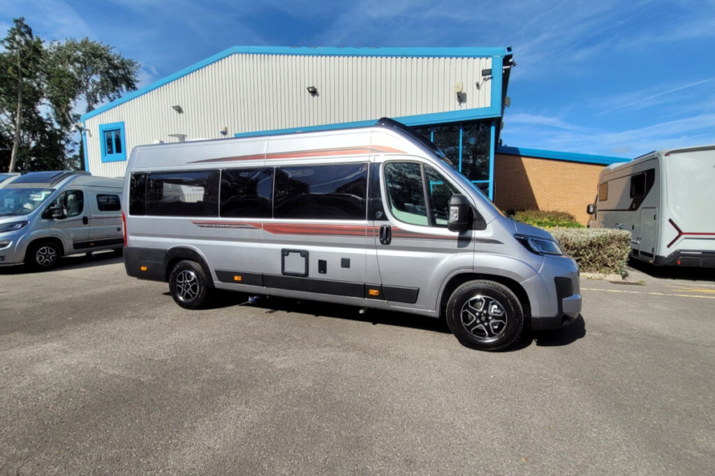 78AA2A 02 Autotrail V Line 635Sport TG038816