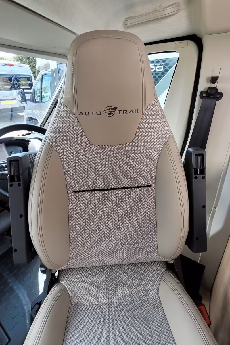 727096 13 Autotrail Imala736G R2Z65802