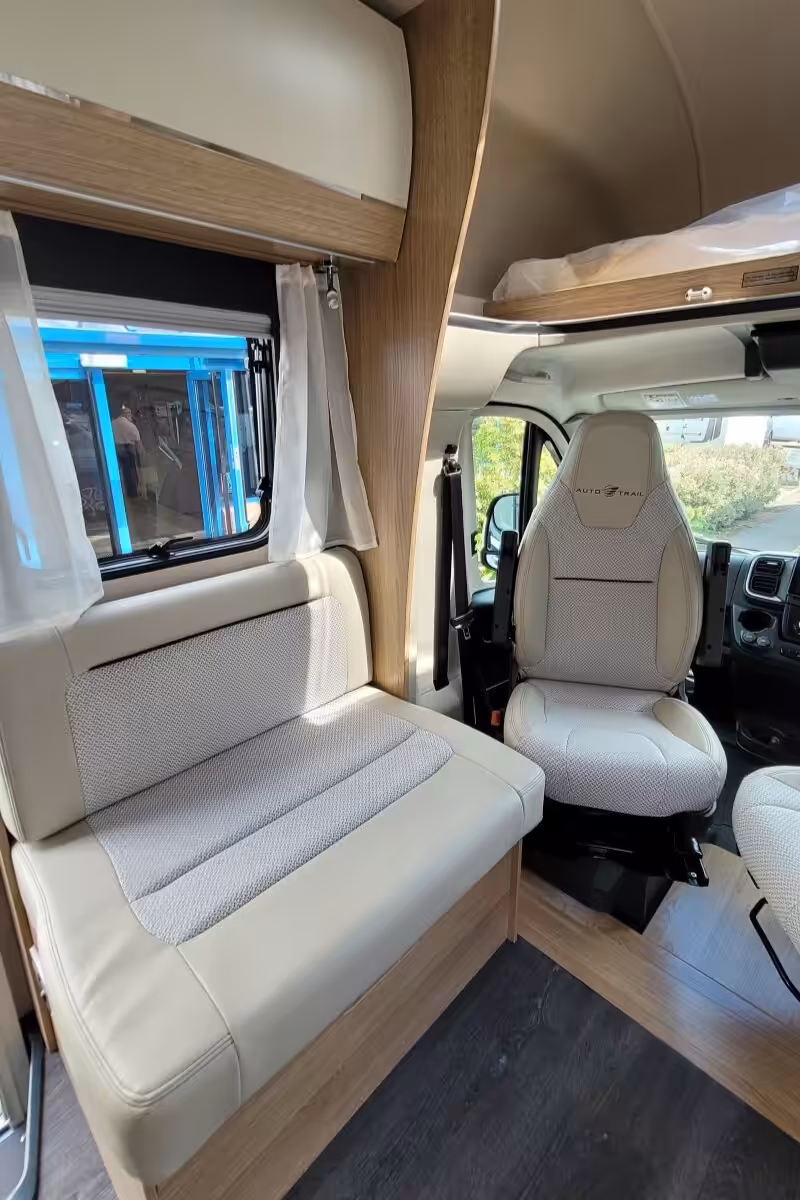 727096 14 Autotrail Imala736G R2Z65802
